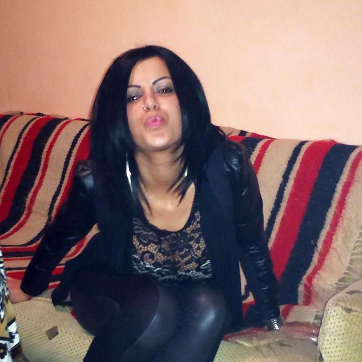 13P Romanian women: flory