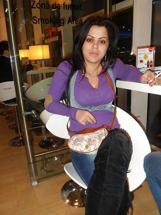 13P Romanian women: flory