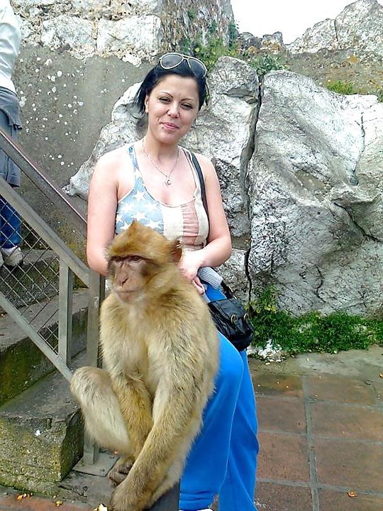 13P Romanian women: flory