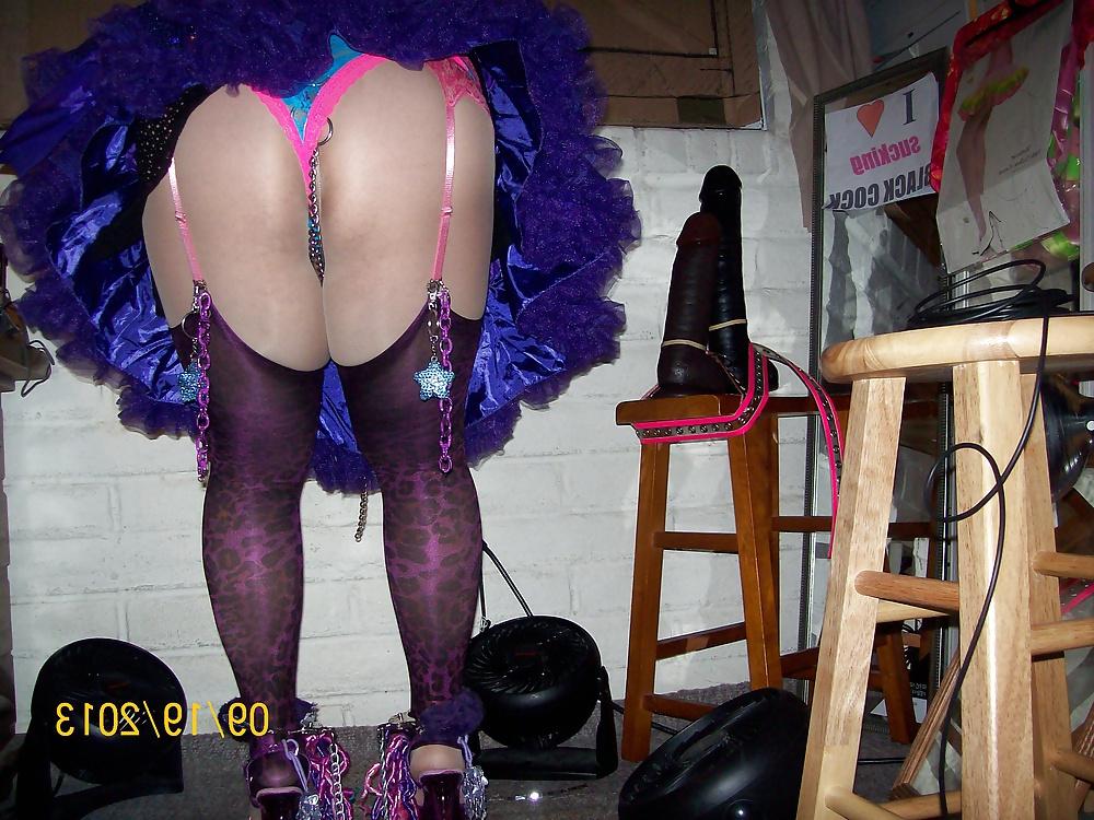 25P Mistress's silky bubble butt ass for Tgirl Veronica.