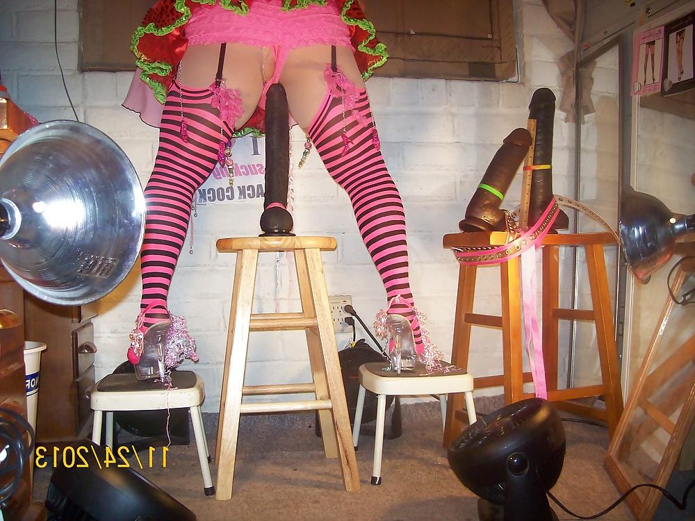 25P Mistress's silky bubble butt ass for Tgirl Veronica.
