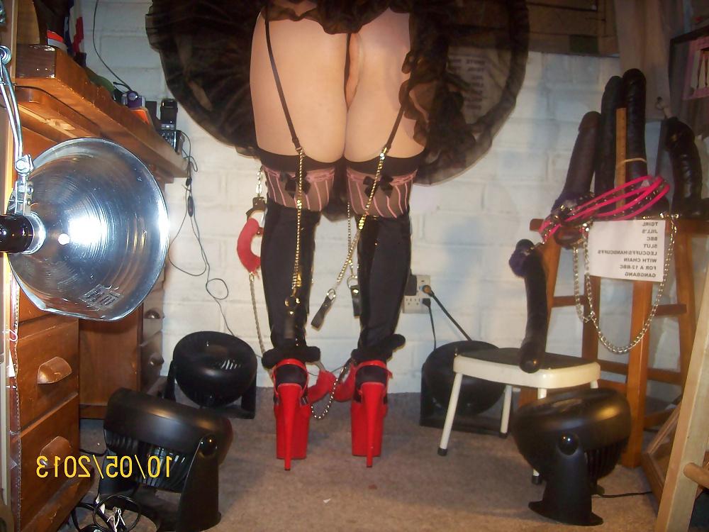 25P Mistress's silky bubble butt ass for Tgirl Veronica.