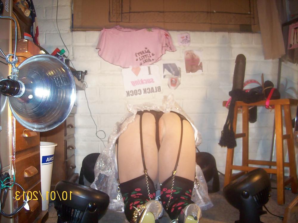 25P Mistress's silky bubble butt ass for Tgirl Veronica.