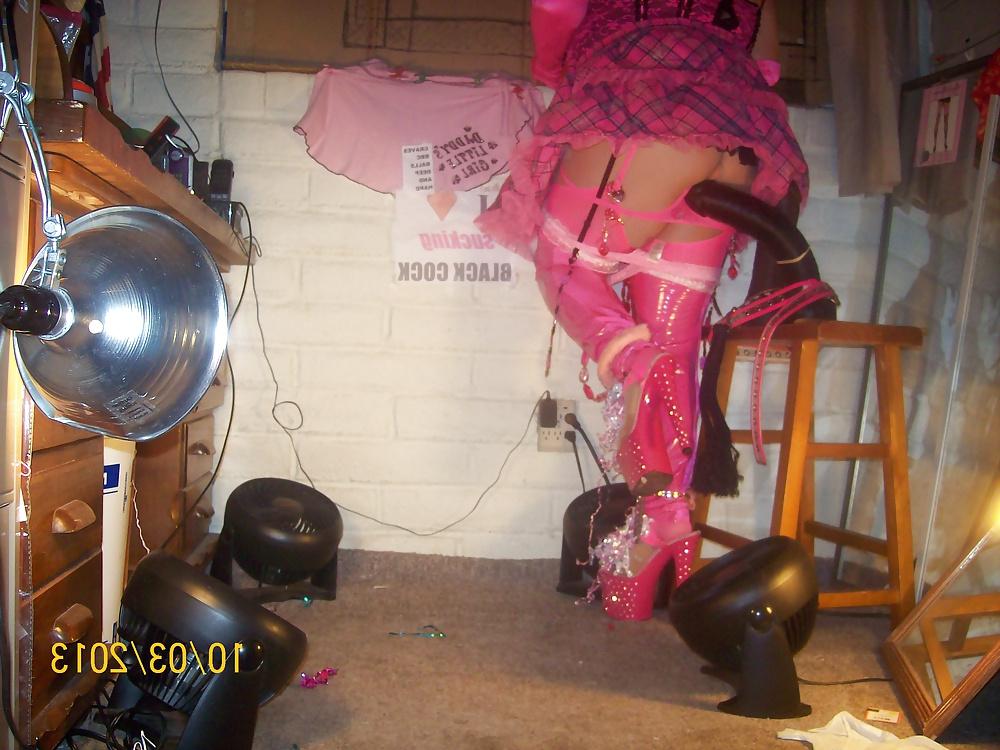25P Mistress's silky bubble butt ass for Tgirl Veronica.