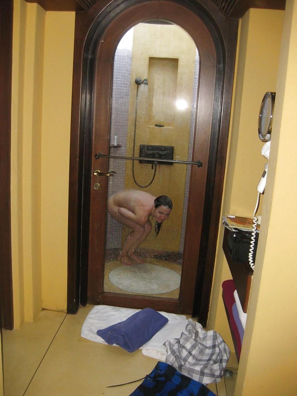 25P Embarrassed Nude Girls 21