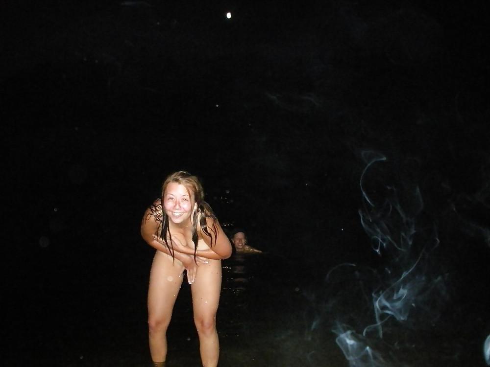 25P Embarrassed Nude Girls 21
