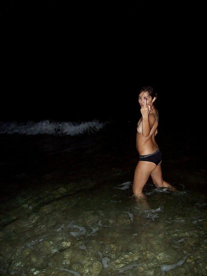25P Embarrassed Nude Girls 21