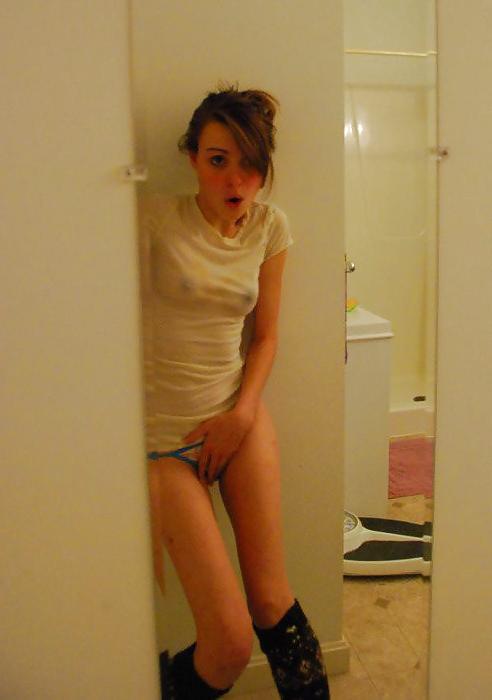 25P Embarrassed Nude Girls 21