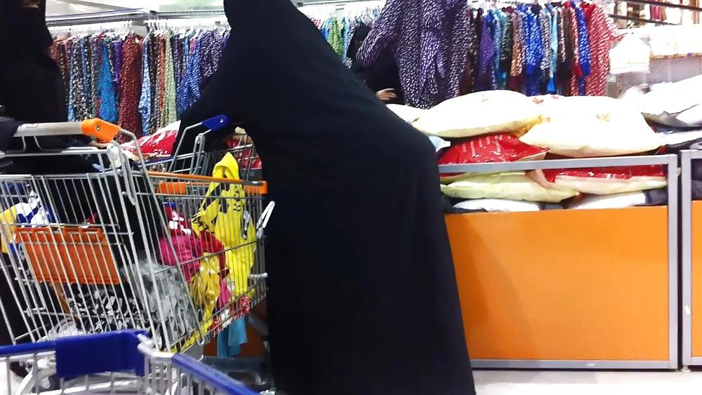 25P Arab bbw 