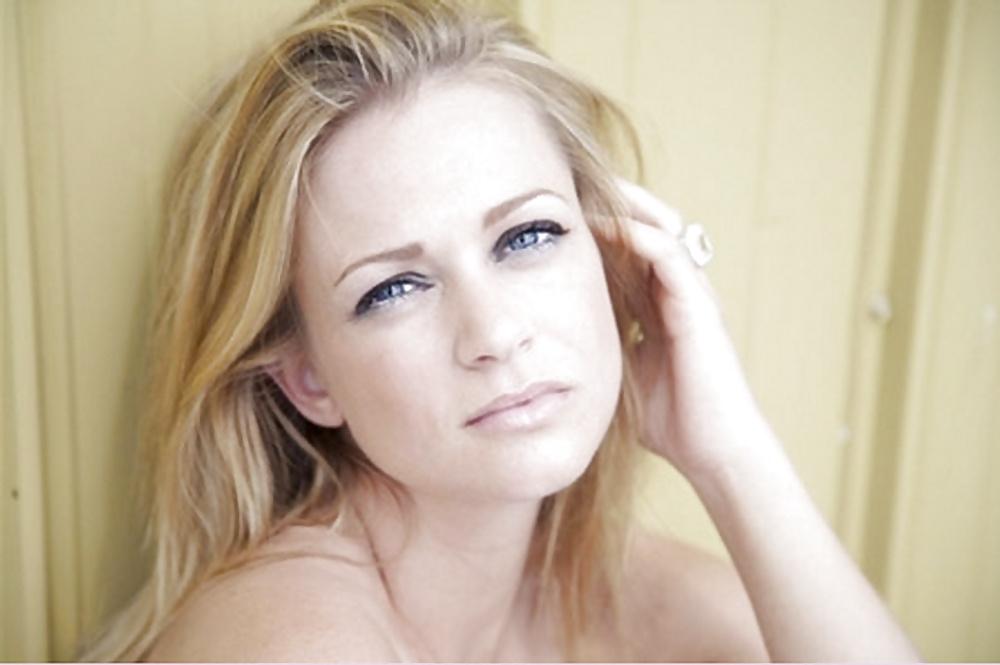 25P A.J. Cook