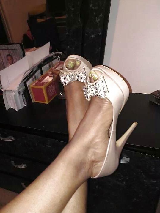 25P Sexy toes more and more
