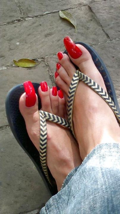25P Sexy toes more and more