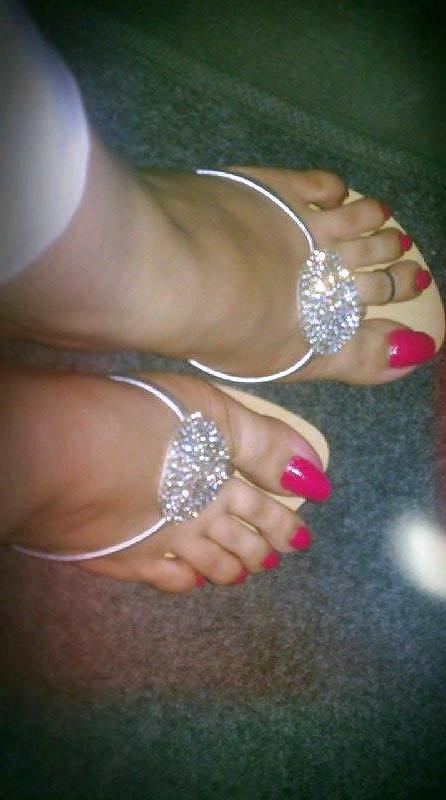 25P Sexy toes more and more