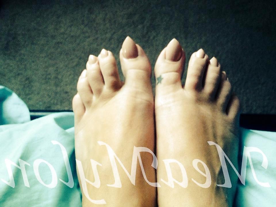 25P Sexy toes more and more