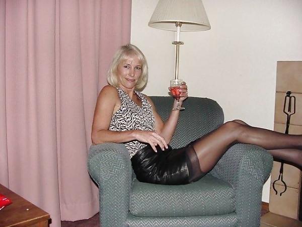 20P Non nude milfs