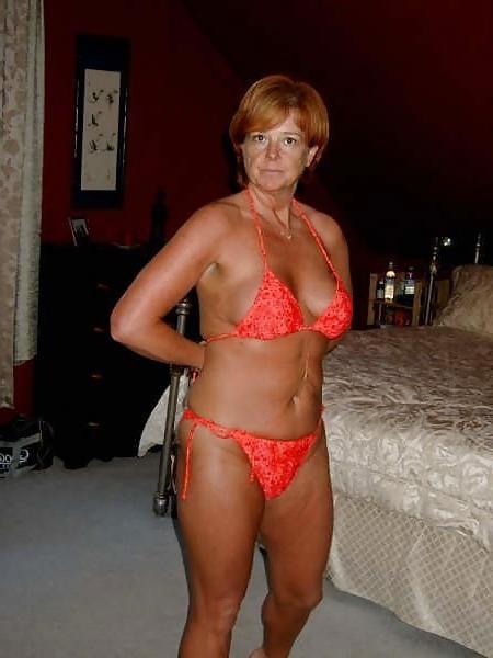 20P Non nude milfs