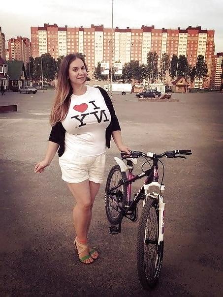 25P Curvy Beauties 67 Clothed Edition