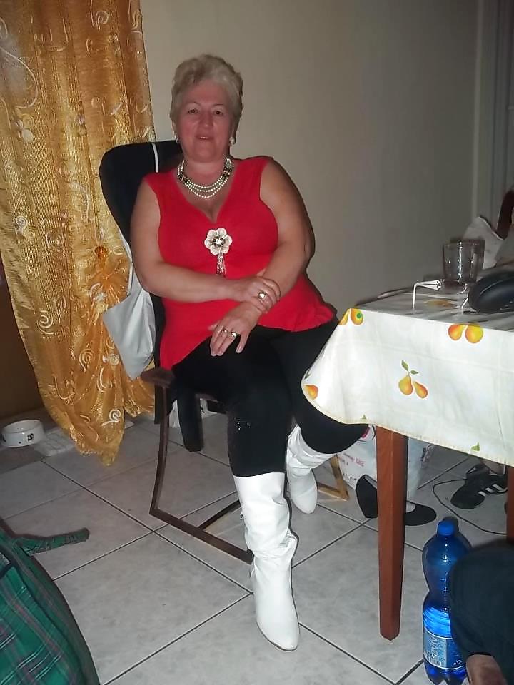 25P Busty granny Gina