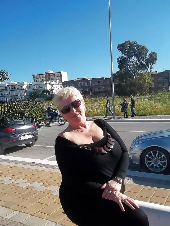 25P Busty granny Gina