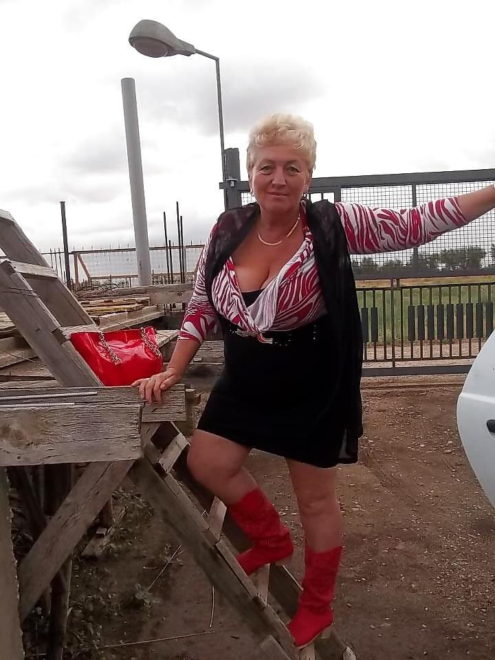 25P Busty granny Gina