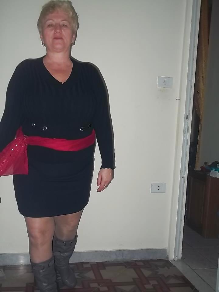 25P Busty granny Gina