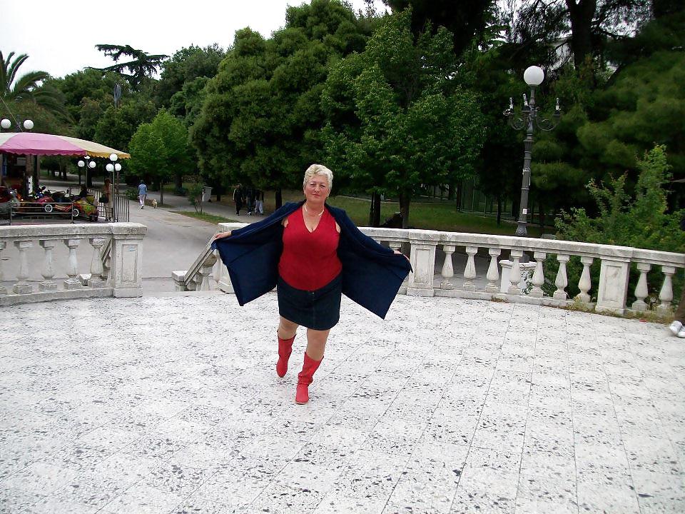 25P Busty granny Gina