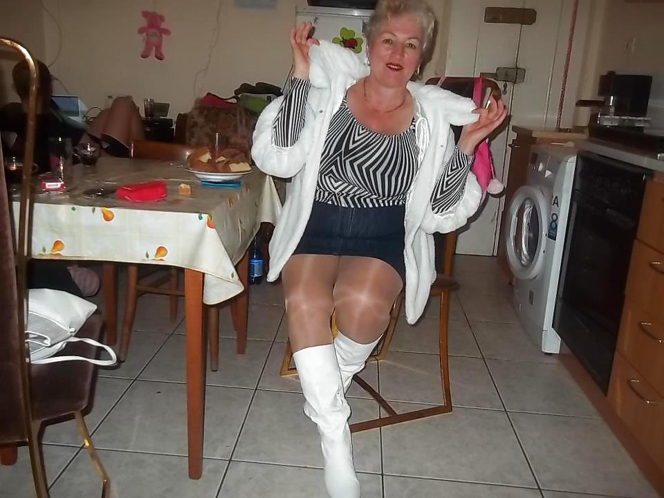 25P Busty granny Gina