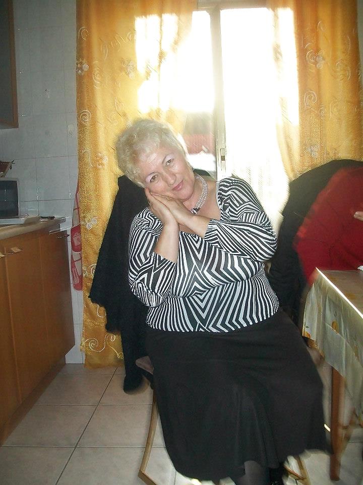 25P Busty granny Gina