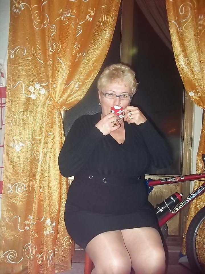 25P Busty granny Gina