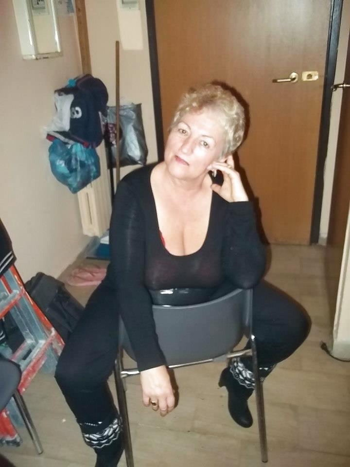 25P Busty granny Gina