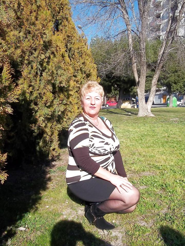 25P Busty granny Gina