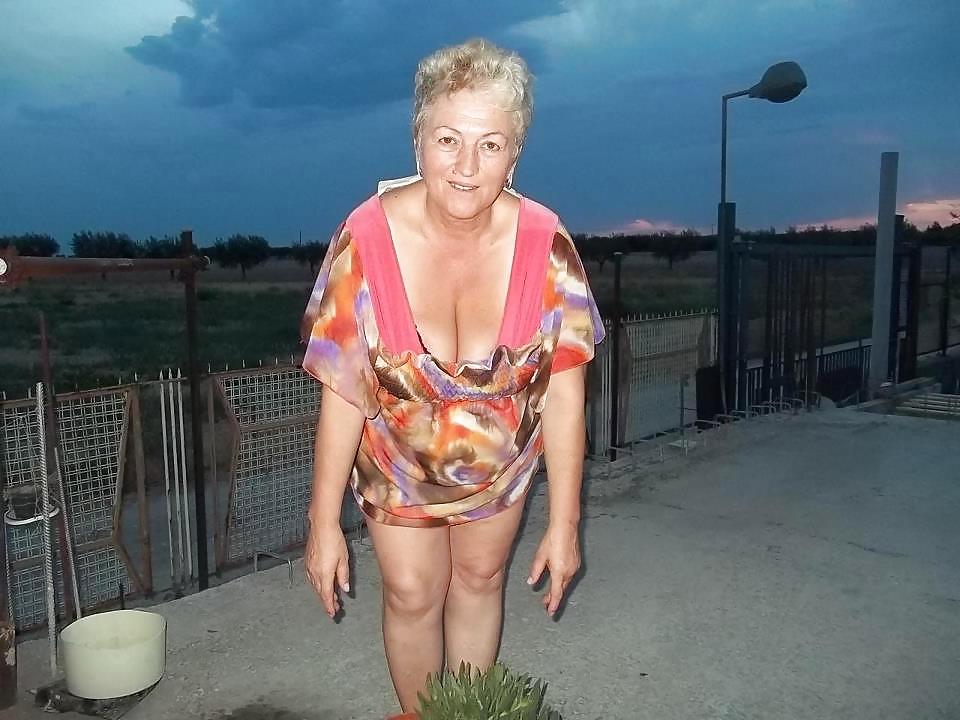 25P Busty granny Gina