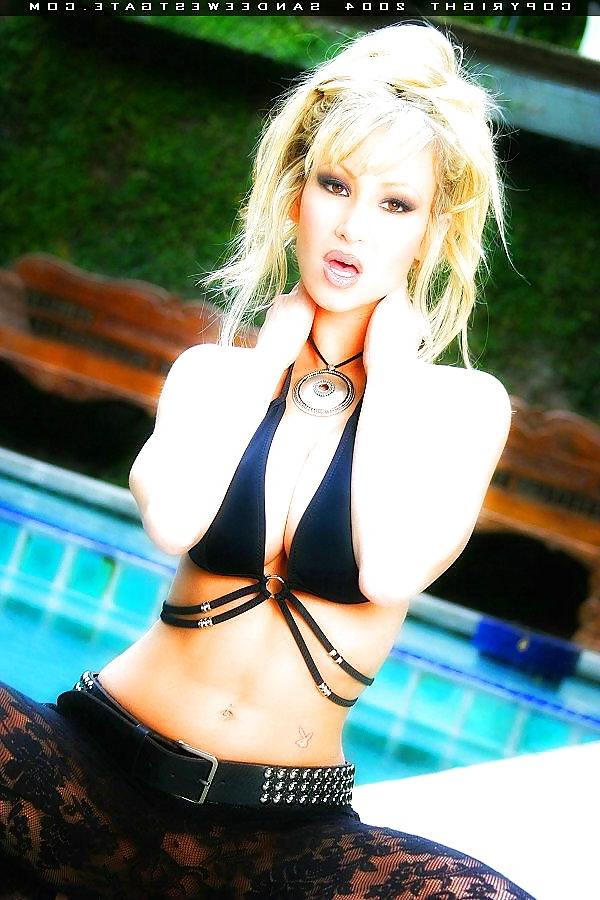 20P NON-Nude sexy girl by the pool