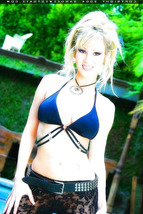 20P NON-Nude sexy girl by the pool