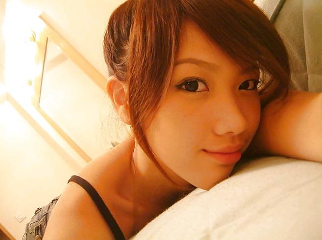 25P Cute, non nude.