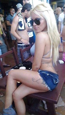 25P Greek bad girls