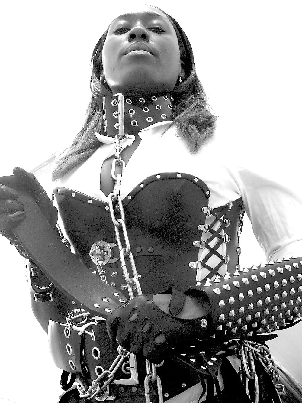 25P Ebony domina