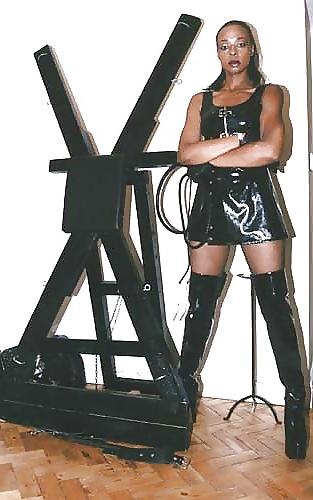 25P Ebony domina
