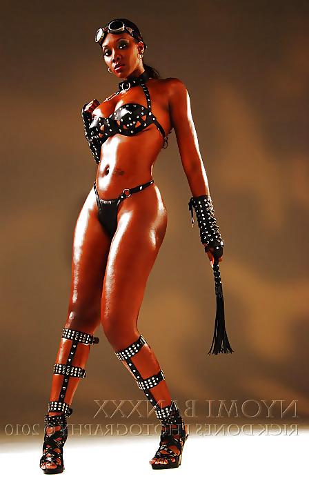 25P Ebony domina