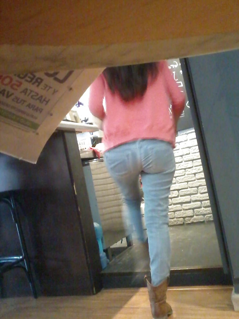 22P I want that waitress ass