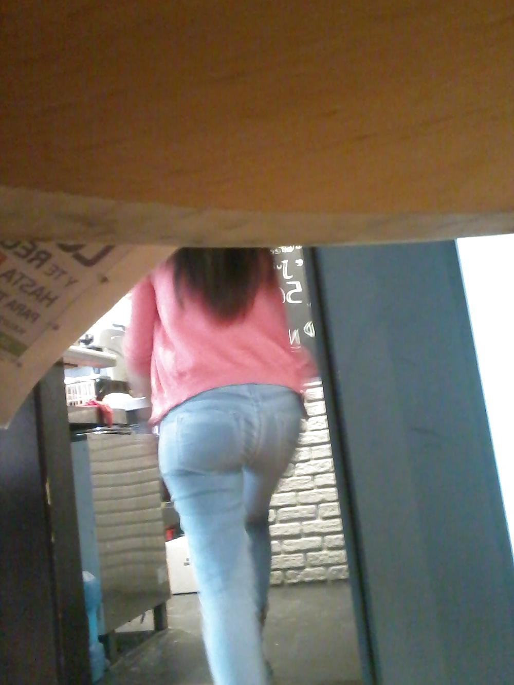 22P I want that waitress ass
