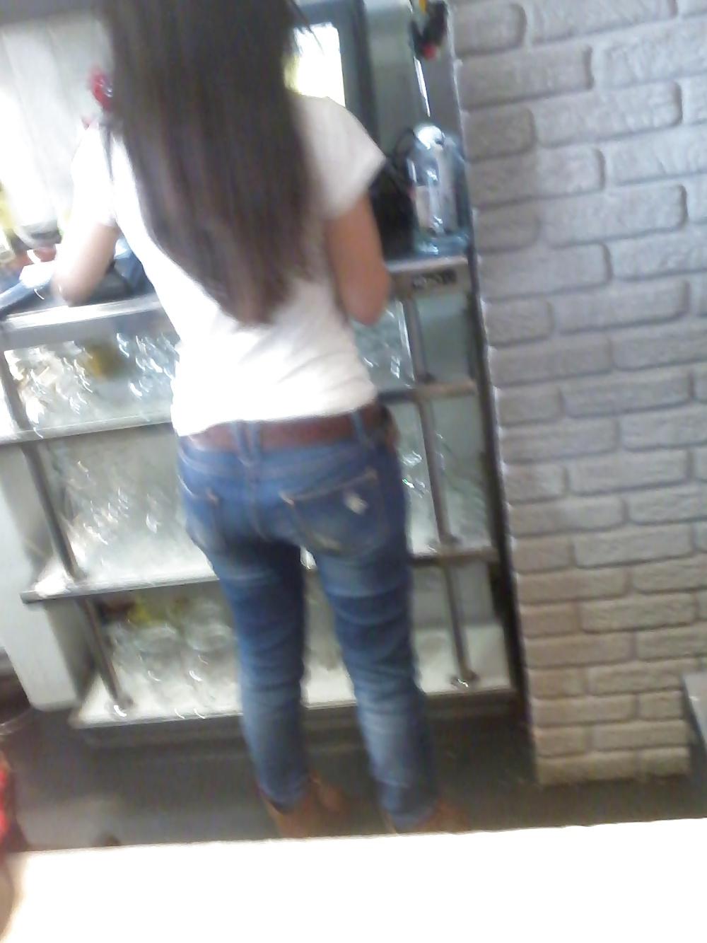 22P I want that waitress ass