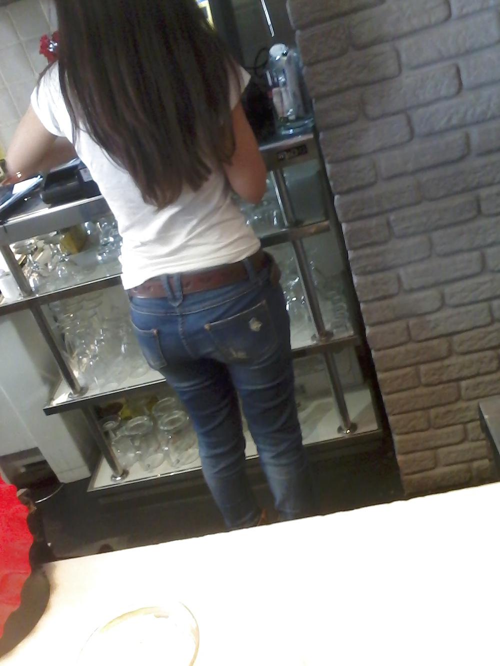 22P I want that waitress ass