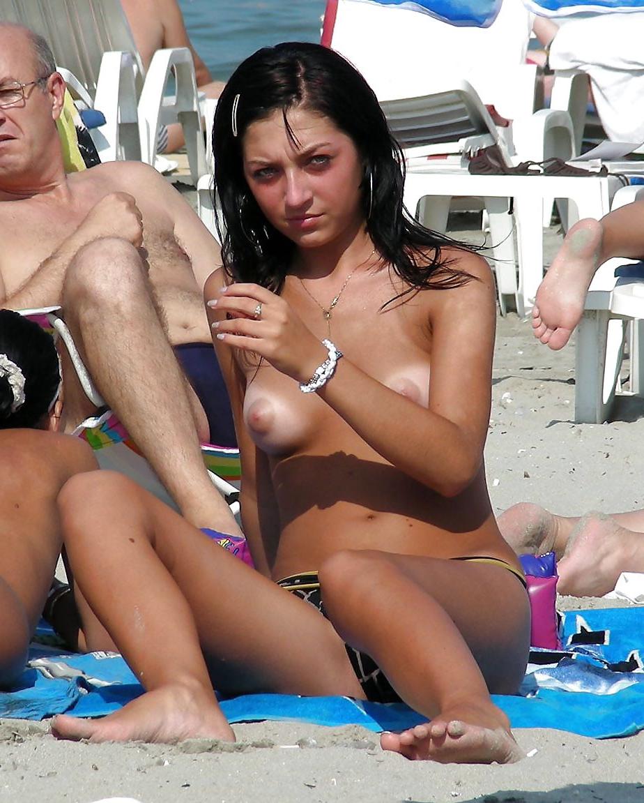 25P Beach Beauties 034 - Candid Mini Series