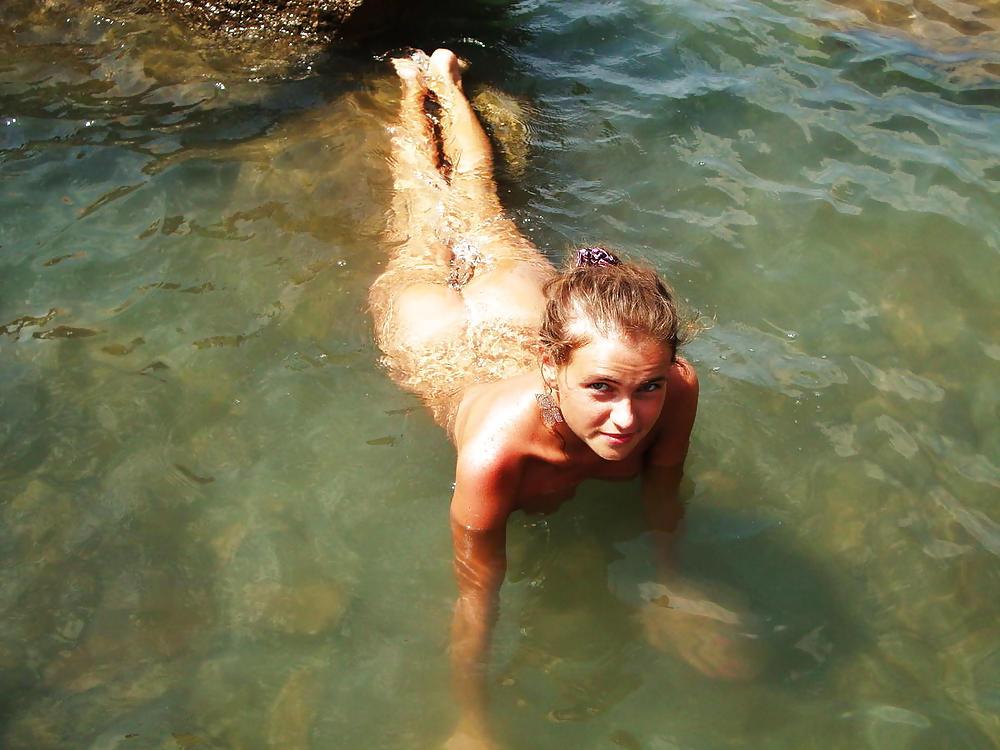 7P Nude girl From Vacation