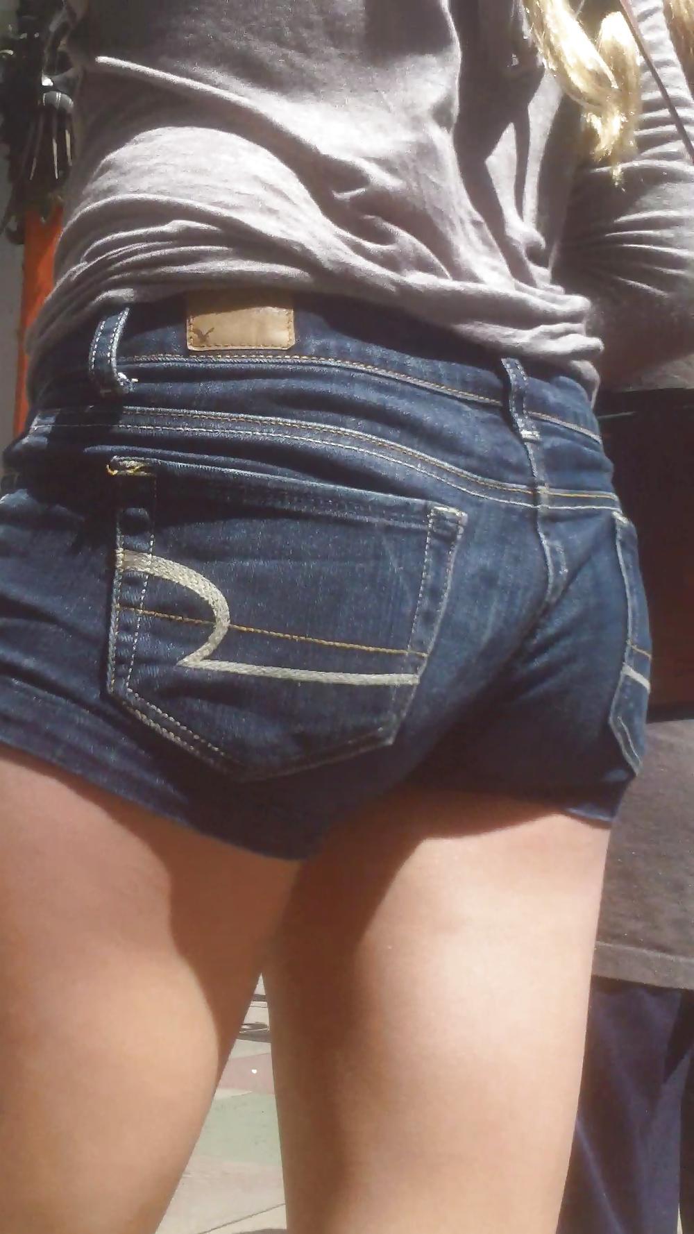 25P Popular teen girls ass & butt in jeans part 3