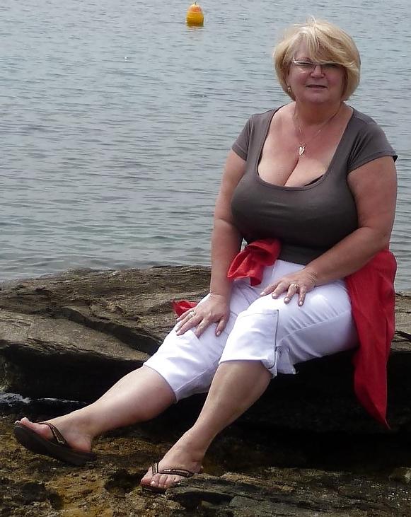 20P Not naked busty mature women 5.
