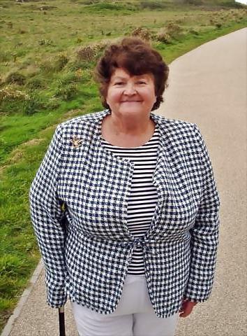 20P Not naked busty mature women 6.