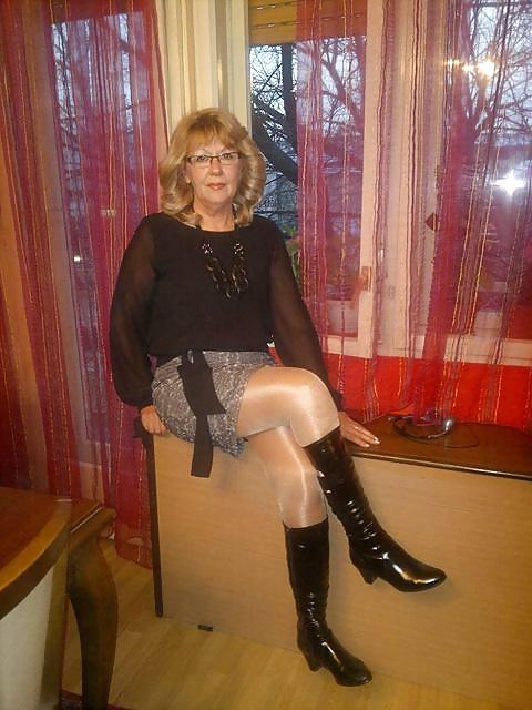 7P Mature Slut J.