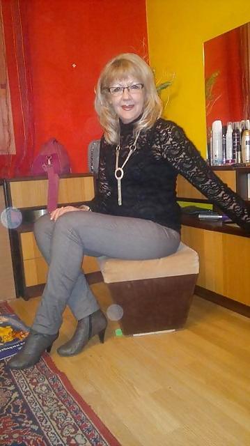 7P Mature Slut J.